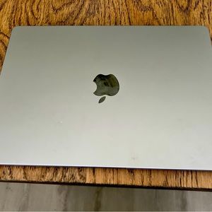 14’ Apple MacBook Pro, in perfect condition almost brand new. NO damages 100%